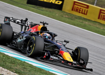 Max Verstappen and Charles Leclerc set early Bahrain benchmarks in Sepang