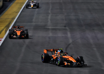 Lando Norris offered a helping hand to Piastri during the Singapore GP