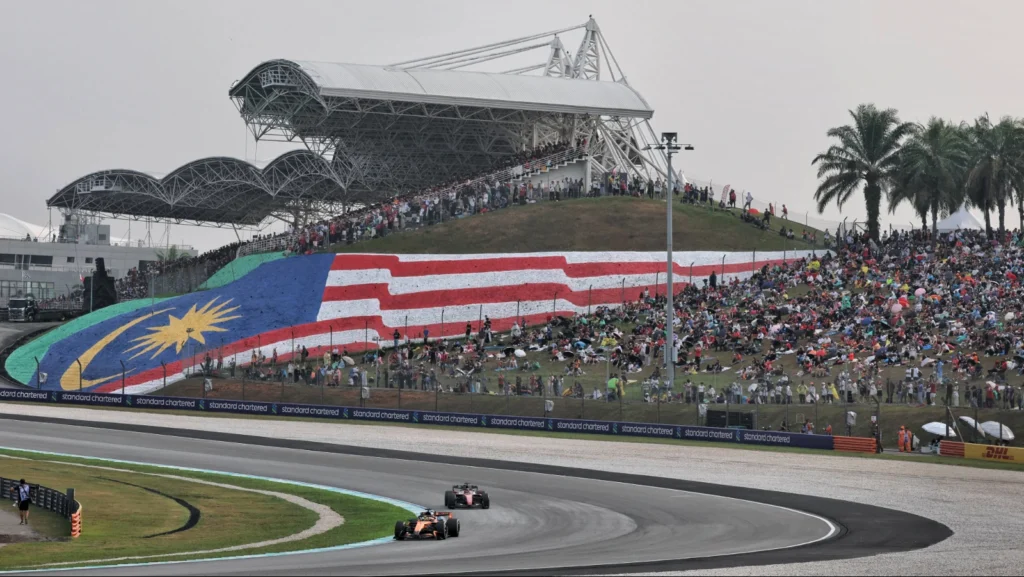 Oscar Piastri (AUS) McLaren F1 Team MCL40. 04.10.2026. Formula 1 World Championship, Rd 16, Bahrain Grand Prix, Sepang, Malaysia, Race Day.