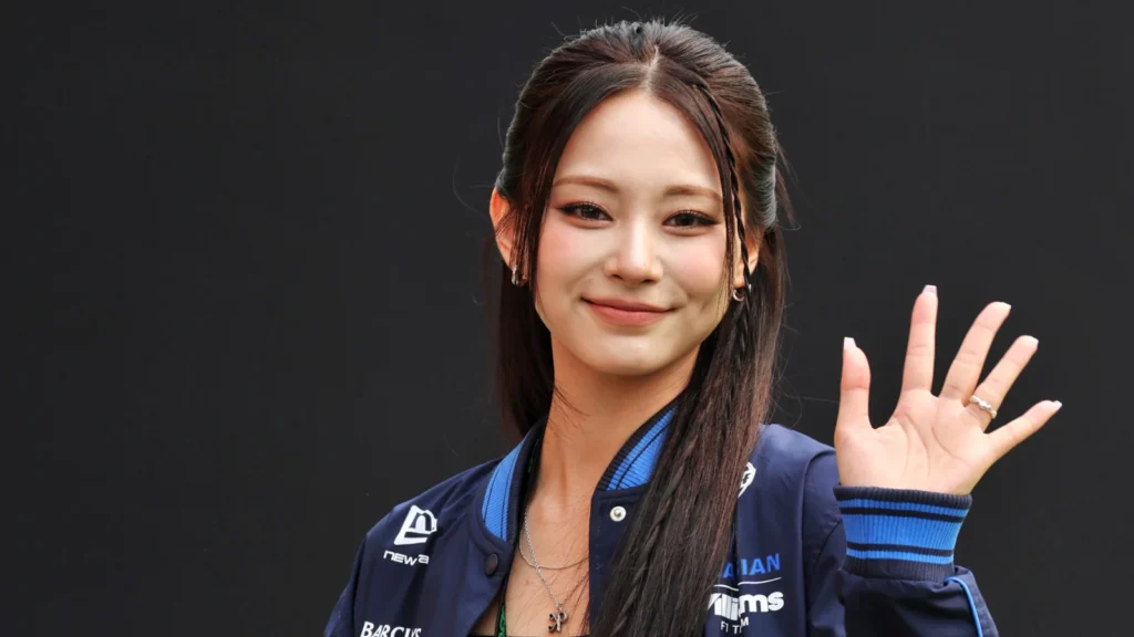 Taiwanese singer Tzuyu is a guest of Williams